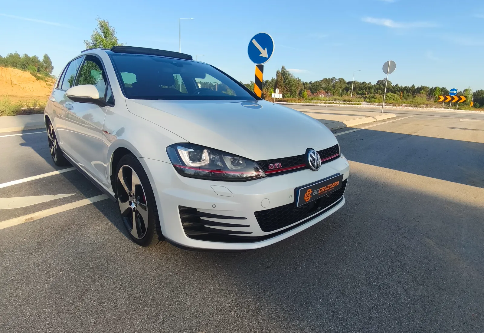 Volkswagen Golf 7 GTI PERFORMANCE - Cruz Cars
