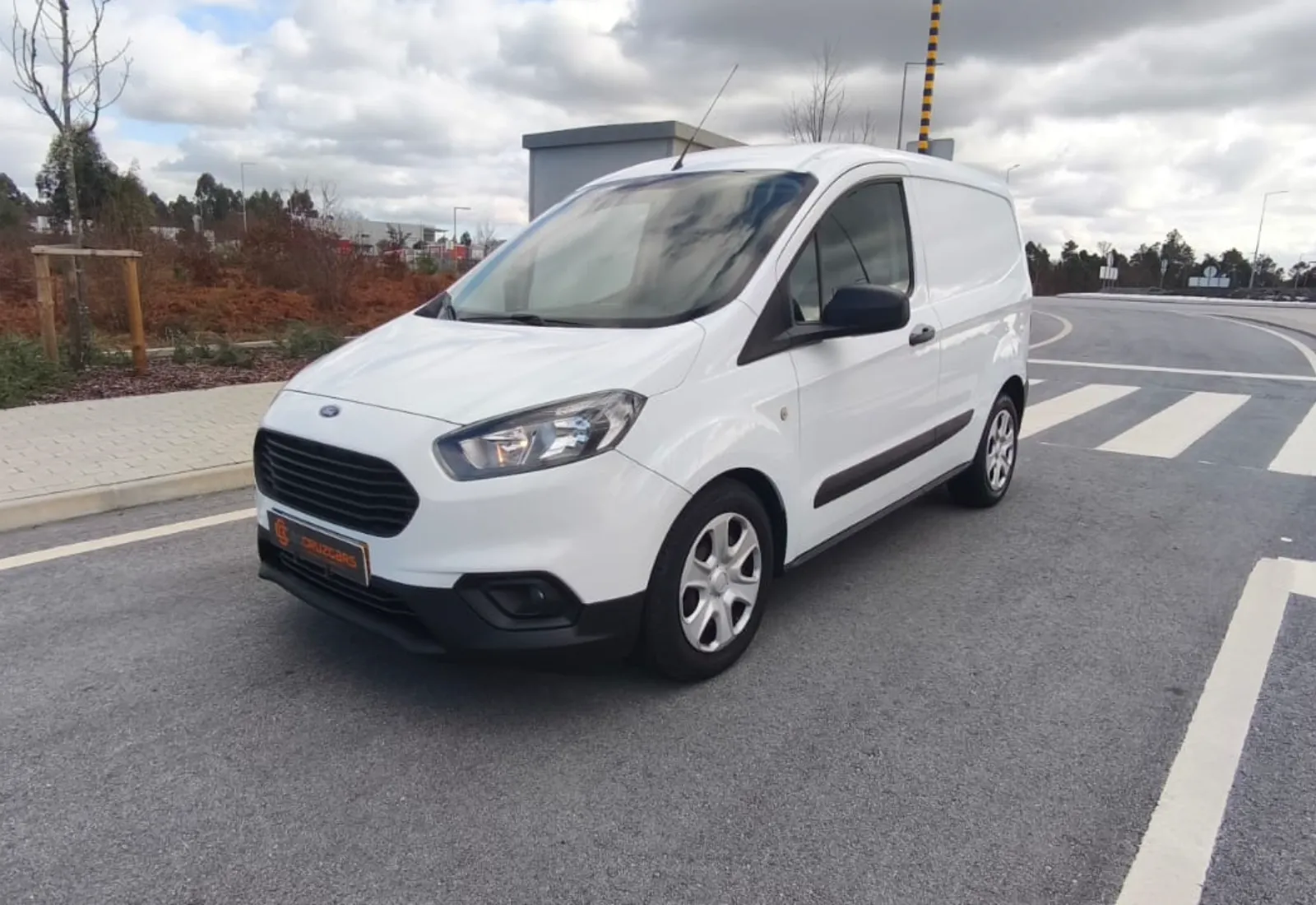 Ford Transit Courier - Cruz Cars